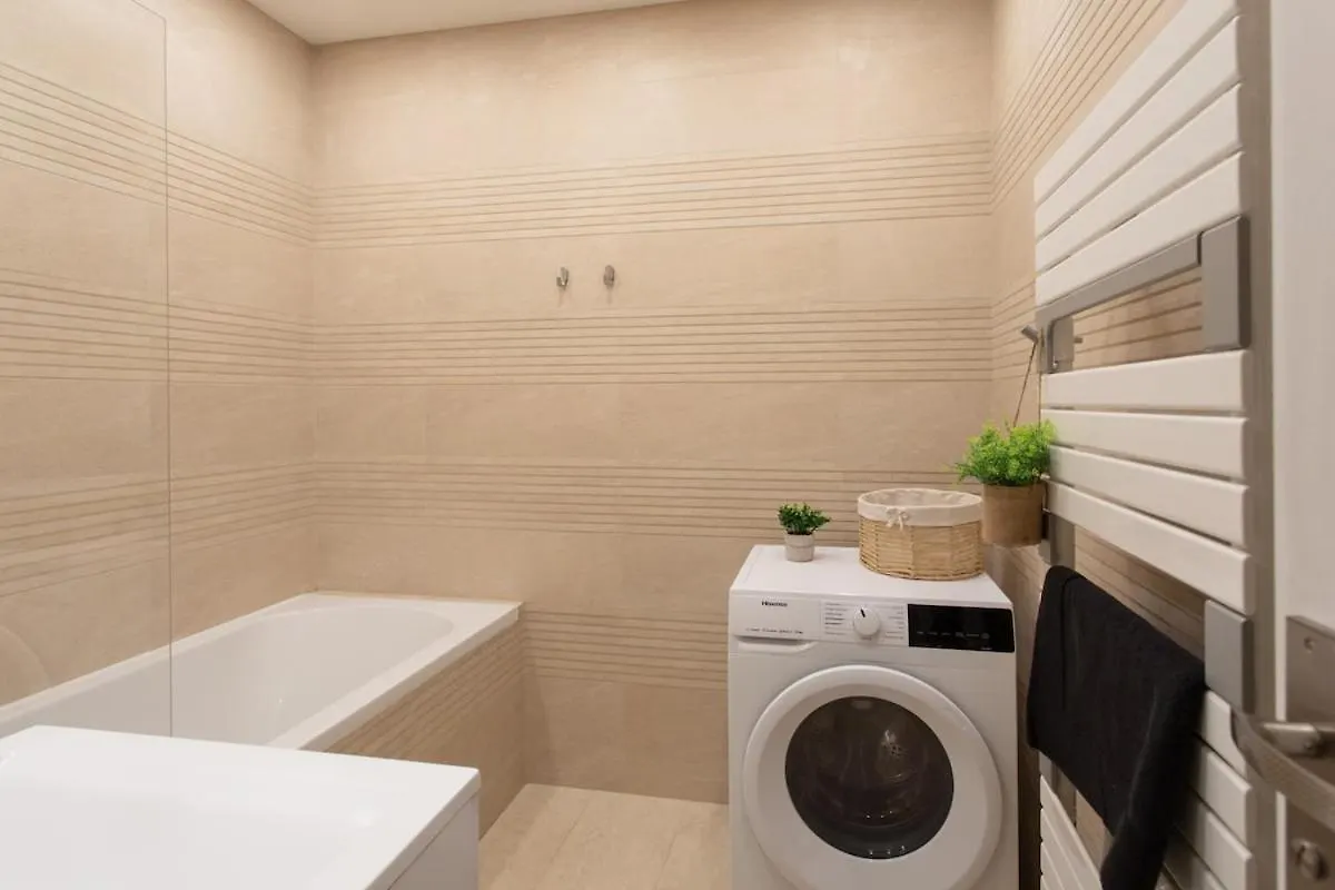 L38 Hobeika Suite Fleur 7Min Walk To Beach,Free Park,Balc&Ac Nice Apartment