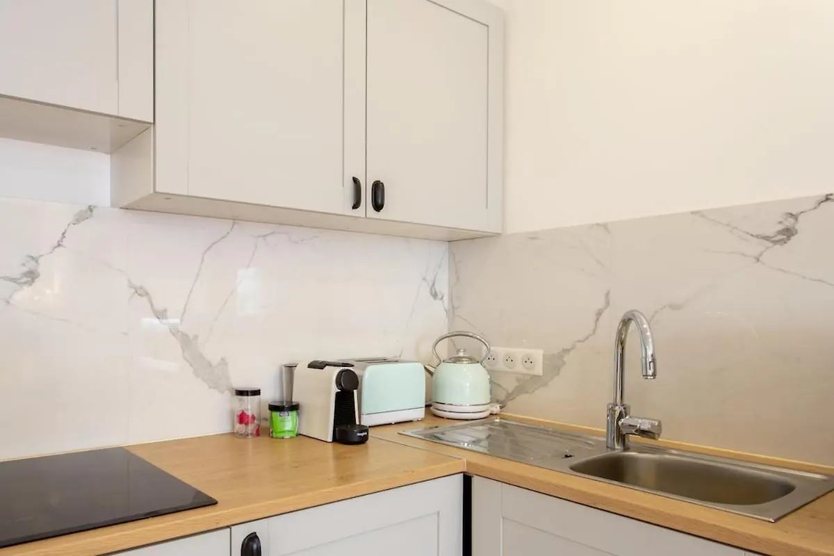 Apartment L38 Hobeika Suite Fleur 7Min Walk To Beach,Free Park,Balc&Ac Nice