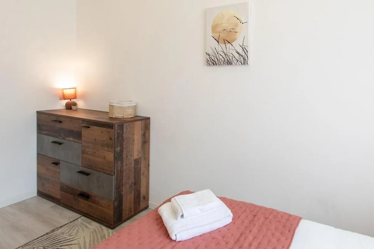 L38 Hobeika Suite Fleur 7Min Walk To Beach,Free Park,Balc&Ac Nice 0*,  France