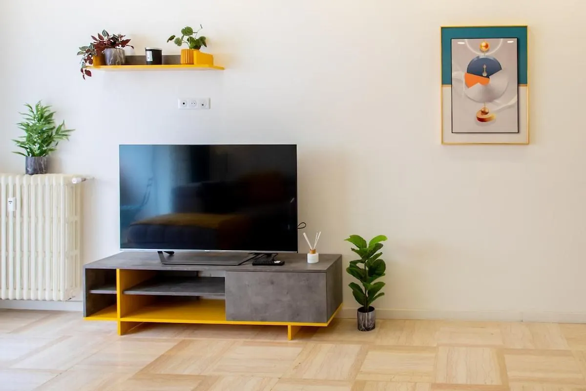 Apartment L38 Hobeika Suite Fleur 7Min Walk To Beach,Free Park,Balc&Ac Nice