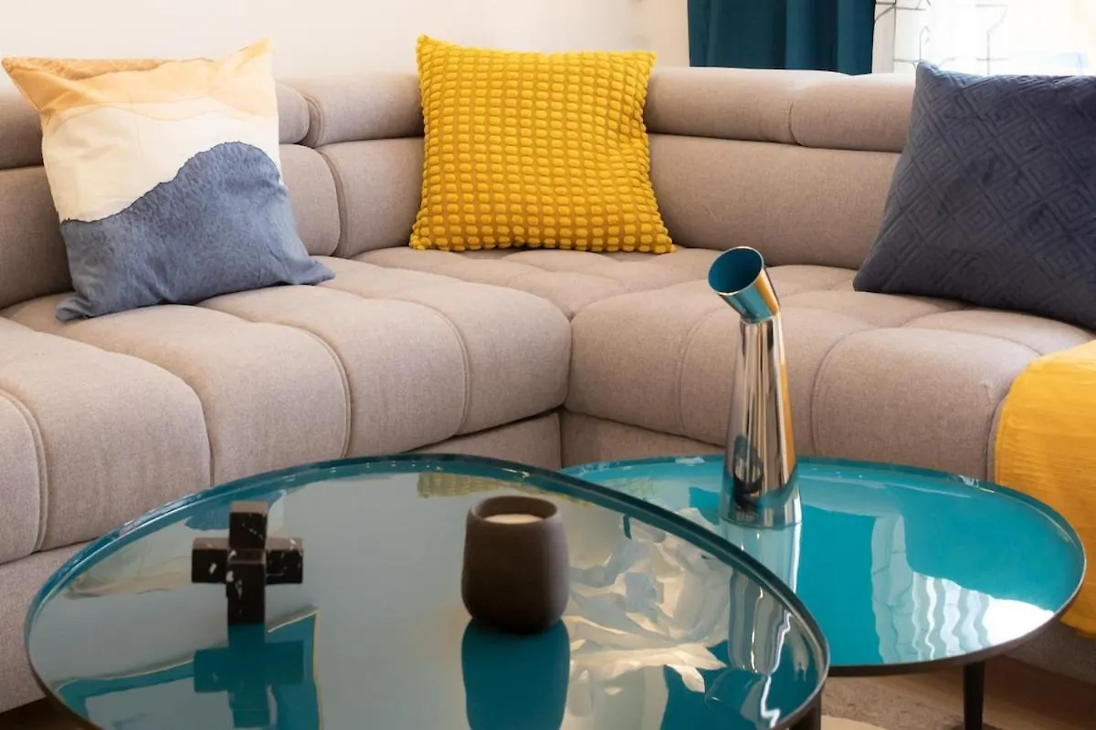 L38 Hobeika Suite Fleur 7Min Walk To Beach,Free Park,Balc&Ac Nice Apartment